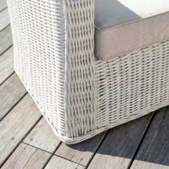 Sale Divano da giardino in resina intrecciata 2 posti Calvi Bianco e tortora Tavolini Da Giardino, Divani