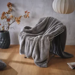 Plaid in finta pelliccia Finn Grigio Plaid E Teli Copritutto