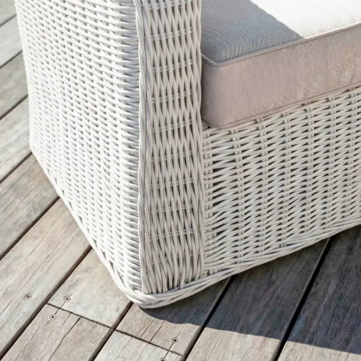 New Poltrona da giardino in resina intrecciata Calvi Bianco e tortora Poltrona Relax|Tavolini Da Giardino, Divani