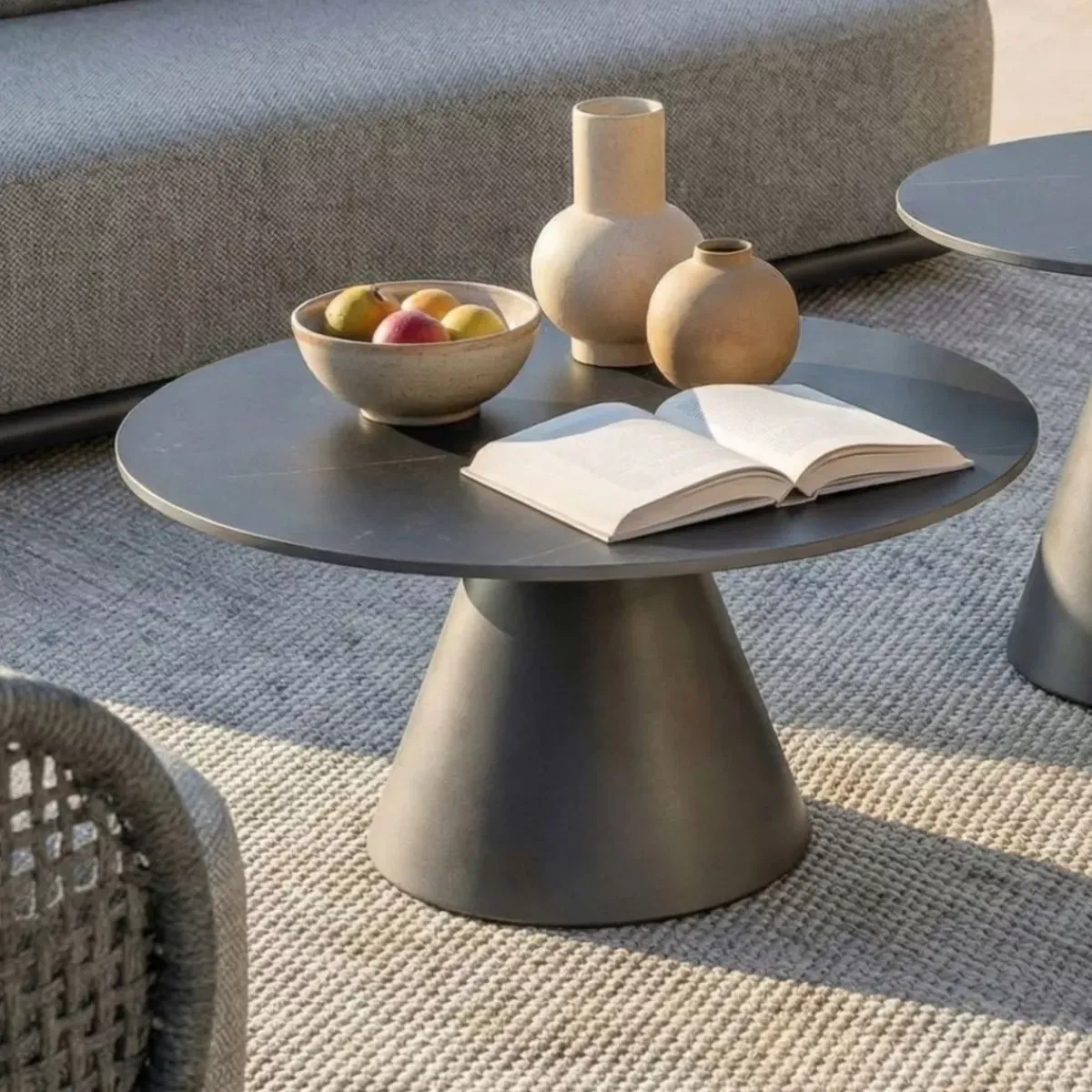 Hot Tavolo da giardino rotondo in ceramica (D81 cm) Riviera Grigio Tavolini Da Giardino, Divani